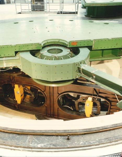 Il braccio rotante della centrifuga geotecnica ISMGEO con il cestello portamodelli